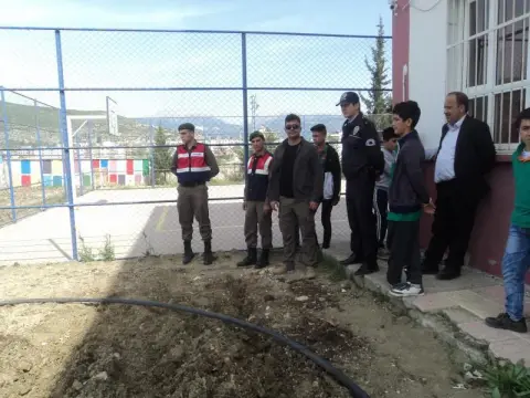 1 Nisan Yatılı Bölge Ortaokulu - TOPRAĞA DOKUN