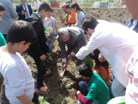 1 Nisan Yatılı Bölge Ortaokulu - TOPRAĞA DOKUN