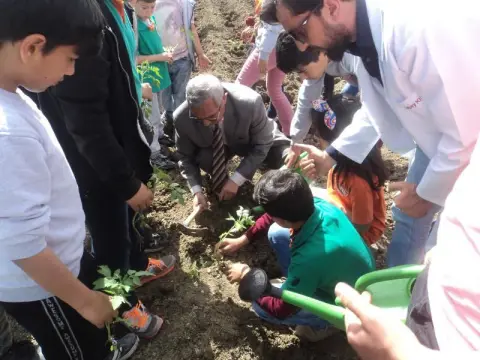1 Nisan Yatılı Bölge Ortaokulu - TOPRAĞA DOKUN