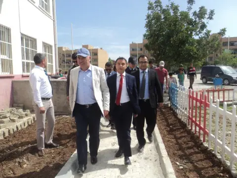 1 Nisan Yatılı Bölge Ortaokulu - TOPRAĞA DOKUN