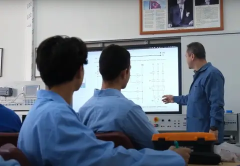 Adana Mesleki ve Teknik Anadolu Lisesi - FOTOGRAFLARLA OKUL