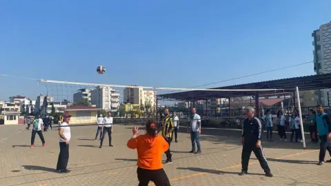 Aliya İzzet Begoviç Ortaokulu - Öğretmen-Veli Voleybol Maçı