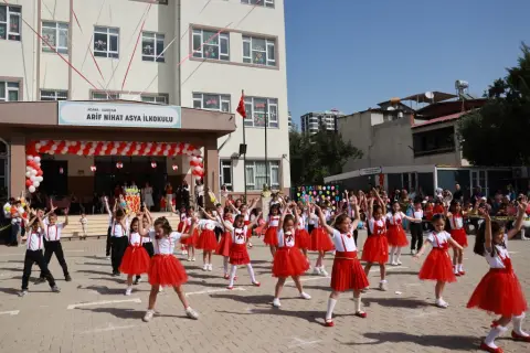 Arif Nihat Asya İlkokulu - TÖREN VE GÖSTERİLER
