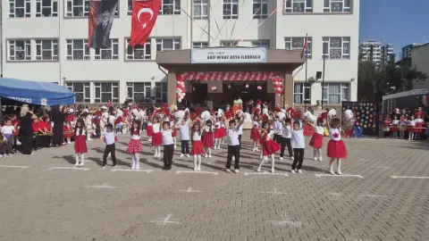 Arif Nihat Asya İlkokulu - TÖREN VE GÖSTERİLER