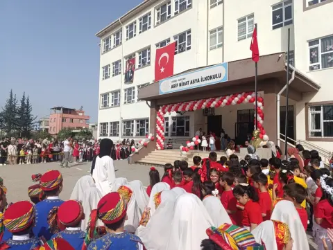 Arif Nihat Asya İlkokulu - TÖREN VE GÖSTERİLER