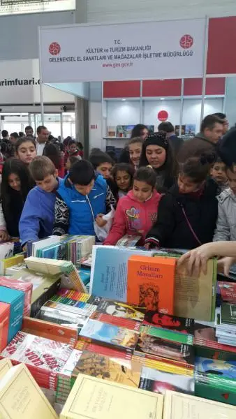 Baklalı Emin Veyisoğulları İlkokulu - KİTAP FUARI GEZİSİ 2015