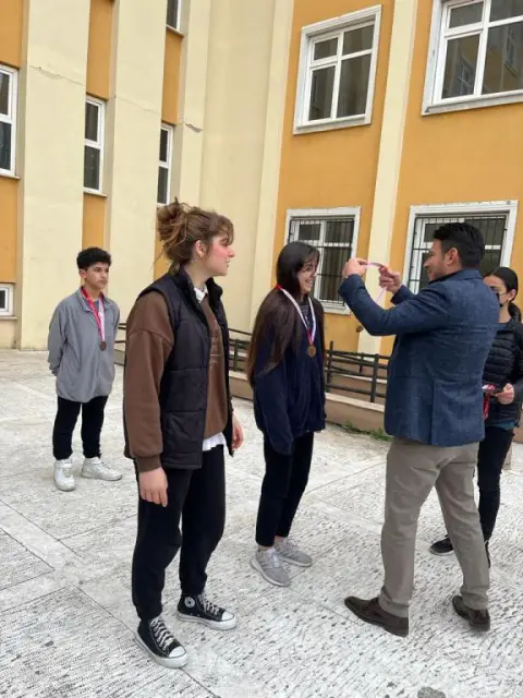 Barbaros Borsa İstanbul Anadolu Lisesi - Sportif Kareler