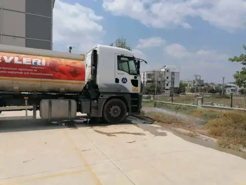 Büyüksaat Ortaokulu - Okulumuz temizleniyor