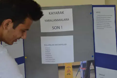 Ceyhan Biliciler Turizm Mesleki ve Teknik Anadolu Lisesi - 2017 Yılı Tübitak 4006 Bilim Fuarı Fotoğrafları