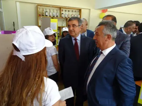 Ceyhan Biliciler Turizm Mesleki ve Teknik Anadolu Lisesi - 2017 Yılı Tübitak 4006 Bilim Fuarı Fotoğrafları