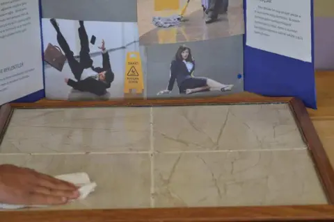Ceyhan Biliciler Turizm Mesleki ve Teknik Anadolu Lisesi - 2017 Yılı Tübitak 4006 Bilim Fuarı Fotoğrafları