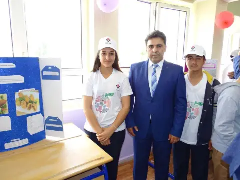 Ceyhan Biliciler Turizm Mesleki ve Teknik Anadolu Lisesi - 2017 Yılı Tübitak 4006 Bilim Fuarı Fotoğrafları