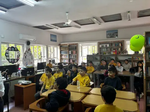 Gazi Ortaokulu - Resmi Günler Albümü