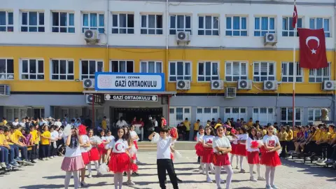 Gazi Ortaokulu - Resmi Günler Albümü