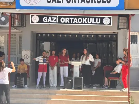 Gazi Ortaokulu - Resmi Günler Albümü