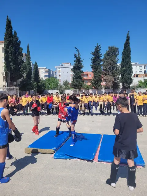 Gazi Ortaokulu - Resmi Günler Albümü