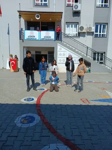 Çukur İlkokulu - Albüm