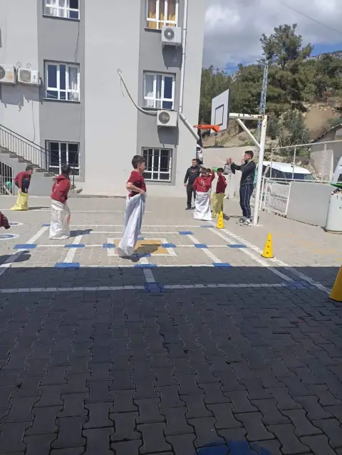 Çukur İlkokulu - Albüm
