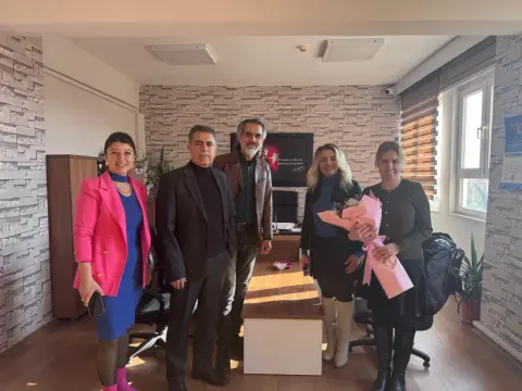 Yunus Emre İlkokulu - YAZARIN ÖZÜNDEN ÇOCUĞUN GÖZÜNDEN KİTAP PROJESİ KONUĞUMUZ DENİZ IŞIK