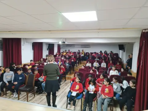 Yunus Emre İlkokulu - YAZARIN ÖZÜNDEN ÇOCUĞUN GÖZÜNDEN KİTAP PROJESİ KONUĞUMUZ DENİZ IŞIK