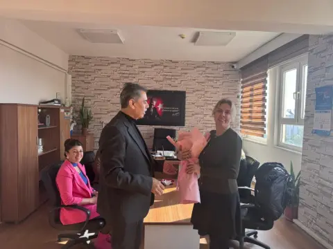 Yunus Emre İlkokulu - YAZARIN ÖZÜNDEN ÇOCUĞUN GÖZÜNDEN KİTAP PROJESİ KONUĞUMUZ DENİZ IŞIK