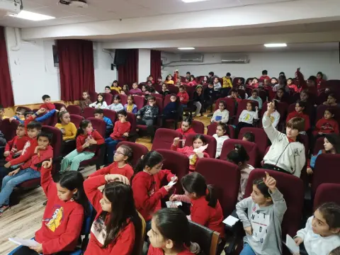 Yunus Emre İlkokulu - YAZARIN ÖZÜNDEN ÇOCUĞUN GÖZÜNDEN KİTAP PROJESİ KONUĞUMUZ DENİZ IŞIK
