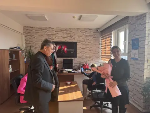 Yunus Emre İlkokulu - YAZARIN ÖZÜNDEN ÇOCUĞUN GÖZÜNDEN KİTAP PROJESİ KONUĞUMUZ DENİZ IŞIK