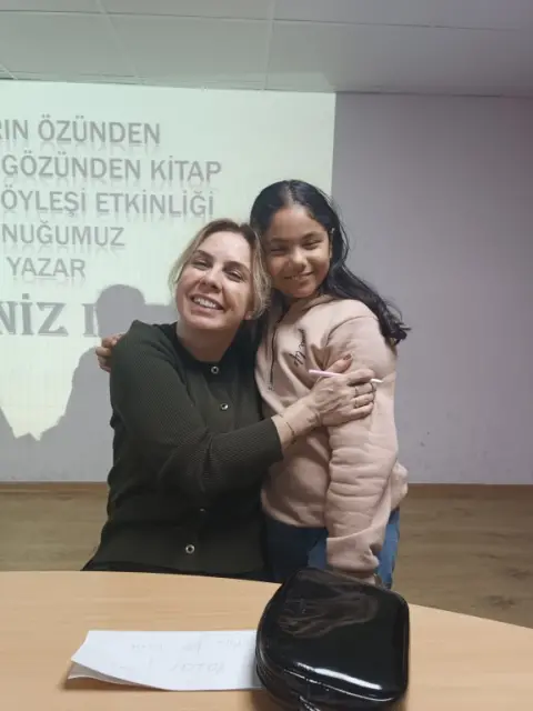 Yunus Emre İlkokulu - YAZARIN ÖZÜNDEN ÇOCUĞUN GÖZÜNDEN KİTAP PROJESİ KONUĞUMUZ DENİZ IŞIK