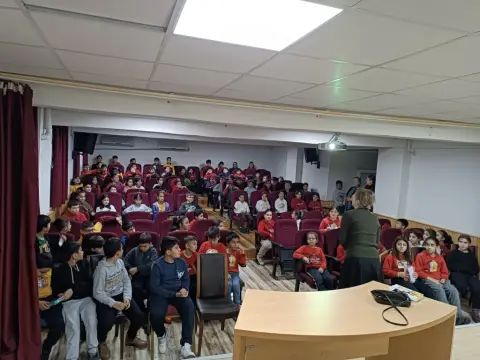 Yunus Emre İlkokulu - YAZARIN ÖZÜNDEN ÇOCUĞUN GÖZÜNDEN KİTAP PROJESİ KONUĞUMUZ DENİZ IŞIK
