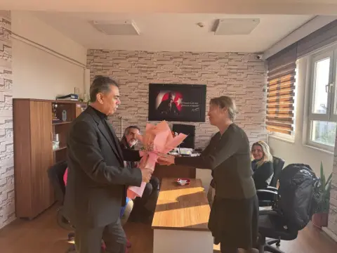 Yunus Emre İlkokulu - YAZARIN ÖZÜNDEN ÇOCUĞUN GÖZÜNDEN KİTAP PROJESİ KONUĞUMUZ DENİZ IŞIK