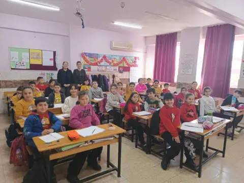 Yunus Emre İlkokulu - YAZARIN ÖZÜNDEN ÇOCUĞUN GÖZÜNDEN KİTAP PROJESİ KONUĞUMUZ DENİZ IŞIK