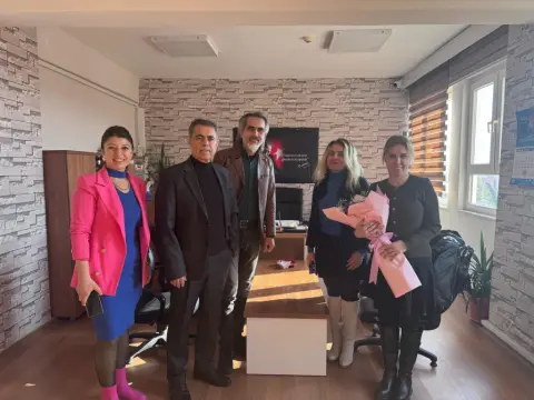 Yunus Emre İlkokulu - YAZARIN ÖZÜNDEN ÇOCUĞUN GÖZÜNDEN KİTAP PROJESİ KONUĞUMUZ DENİZ IŞIK