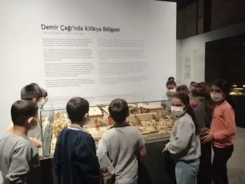 Demokrasi İlkokulu - ARKEOLOJİ MÜZESİ GEZİSİ