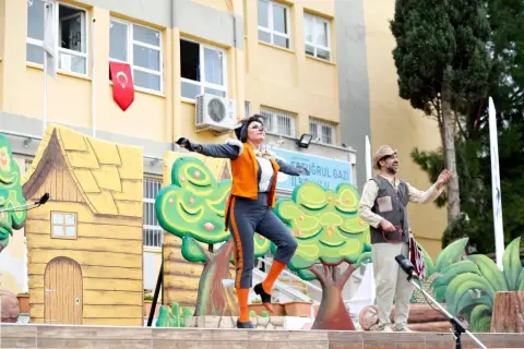 Ertuğrul Gazi İlkokulu - TİYATRO ETKİNLİĞİ