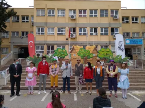 Ertuğrul Gazi İlkokulu - TİYATRO ETKİNLİĞİ