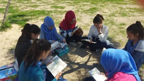 Toki Ertuğrulgazi İmam Hatip Ortaokulu - kitap okuma