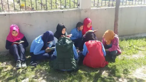 Toki Ertuğrulgazi İmam Hatip Ortaokulu - kitap okuma