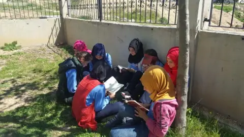 Toki Ertuğrulgazi İmam Hatip Ortaokulu - kitap okuma