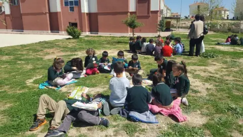 Toki Ertuğrulgazi İmam Hatip Ortaokulu - kitap okuma