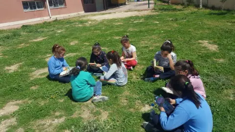 Toki Ertuğrulgazi İmam Hatip Ortaokulu - kitap okuma