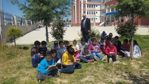 Toki Ertuğrulgazi İmam Hatip Ortaokulu - kitap okuma