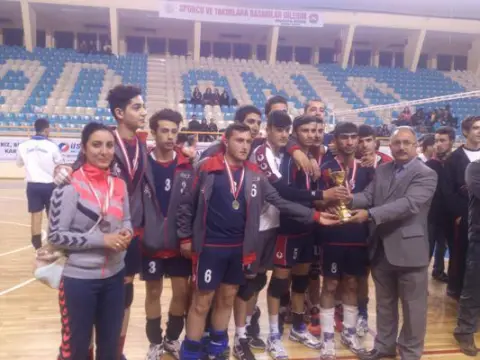 Fatih Terim Anadolu Lisesi - voleybol 2015-2016