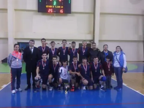 Fatih Terim Anadolu Lisesi - voleybol 2015-2016
