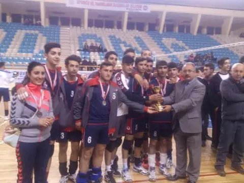 Fatih Terim Anadolu Lisesi - voleybol 2015-2016