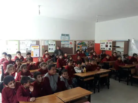 Ali Kuşçu İlkokulu - Büyüklere Saygı Küçüklere Sevgi