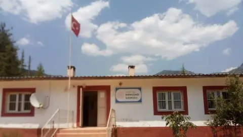 Kırıkuşağı İlkokulu - Albüm