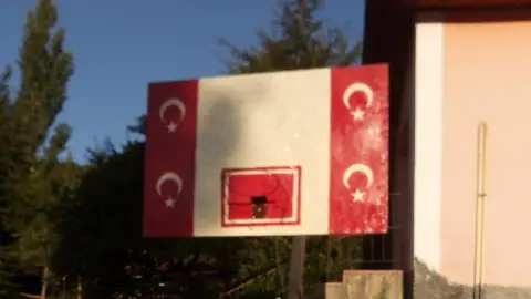 Kırıkuşağı İlkokulu - Albüm