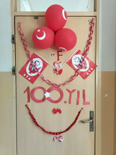 Gülbahçesi Kız Anadolu Lisesi - Cumhuriyet kutlaması kapı süslemeleri