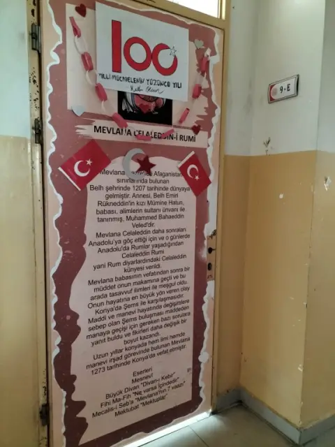 Gülbahçesi Kız Anadolu Lisesi - Cumhuriyet kutlaması kapı süslemeleri