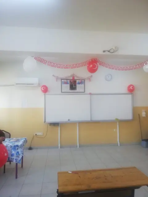 Gülbahçesi Kız Anadolu Lisesi - Cumhuriyet kutlaması kapı süslemeleri